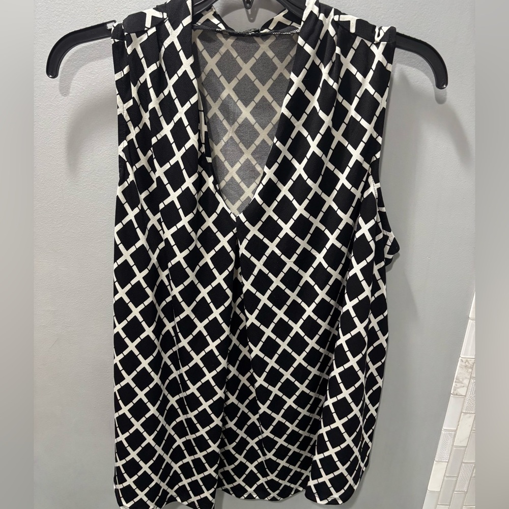 Black and White Geometric Women's Top